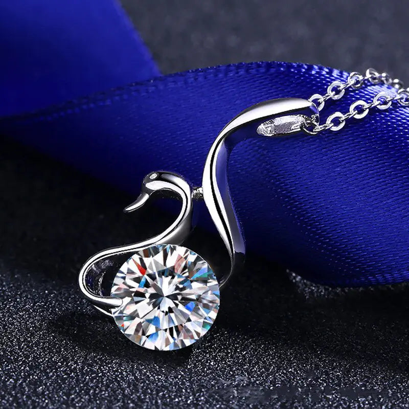 Swan Serenity Moissanite Ketting