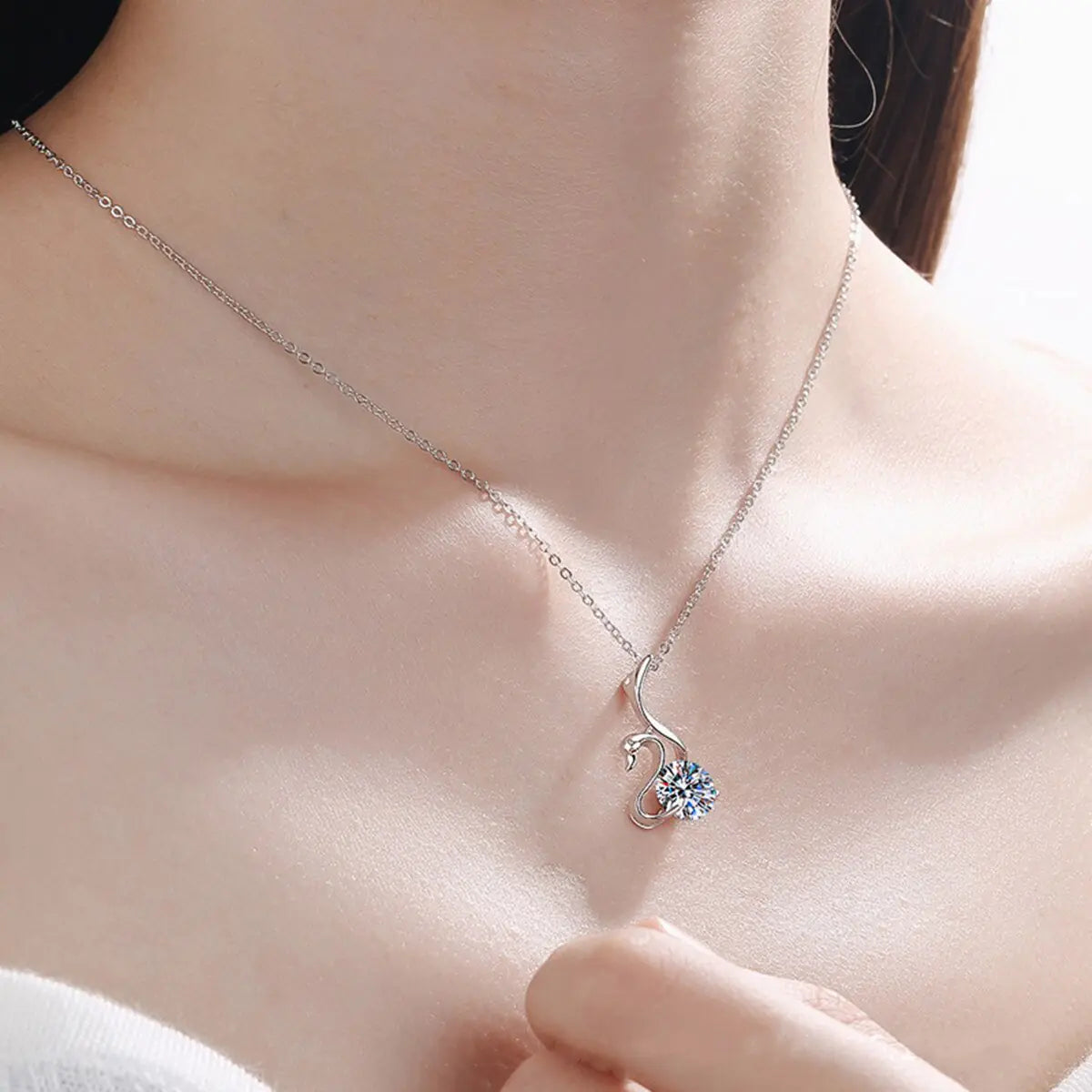 Swan Serenity Moissanite Ketting