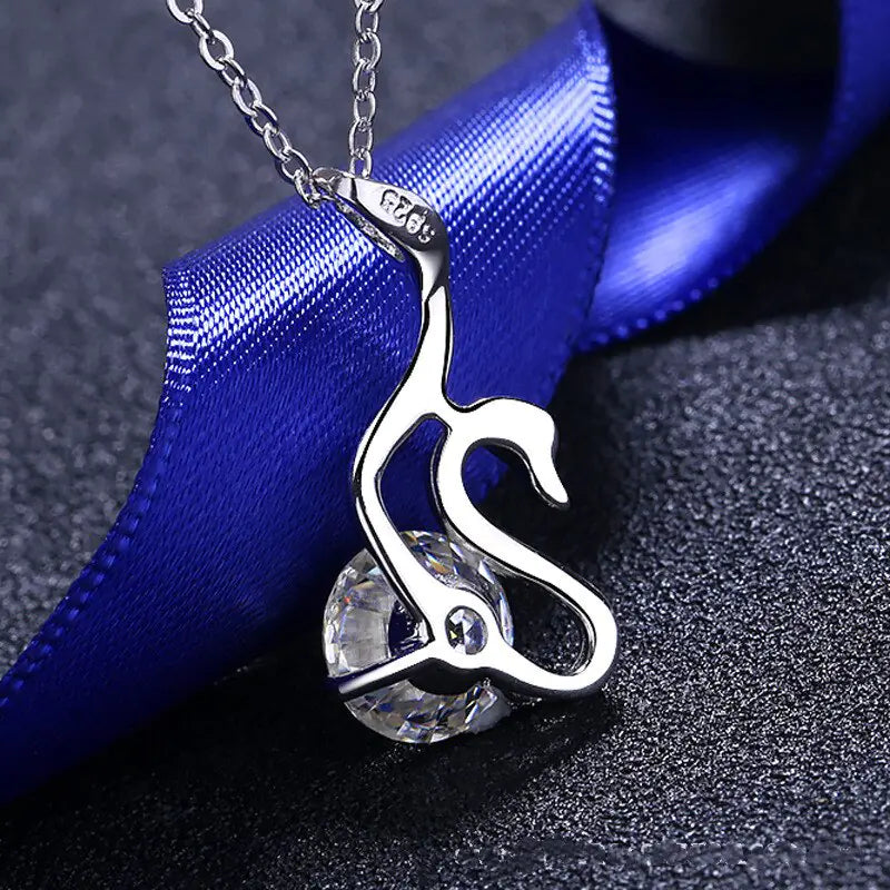 Swan Serenity Moissanite Ketting