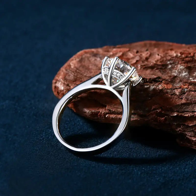 Luxe moissanite Ring