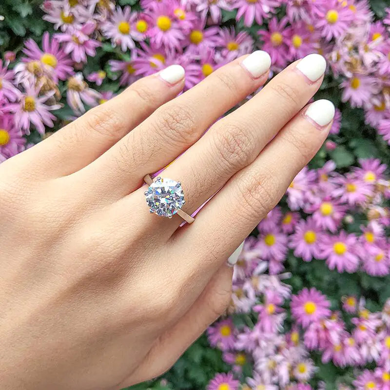 Luxe moissanite Ring